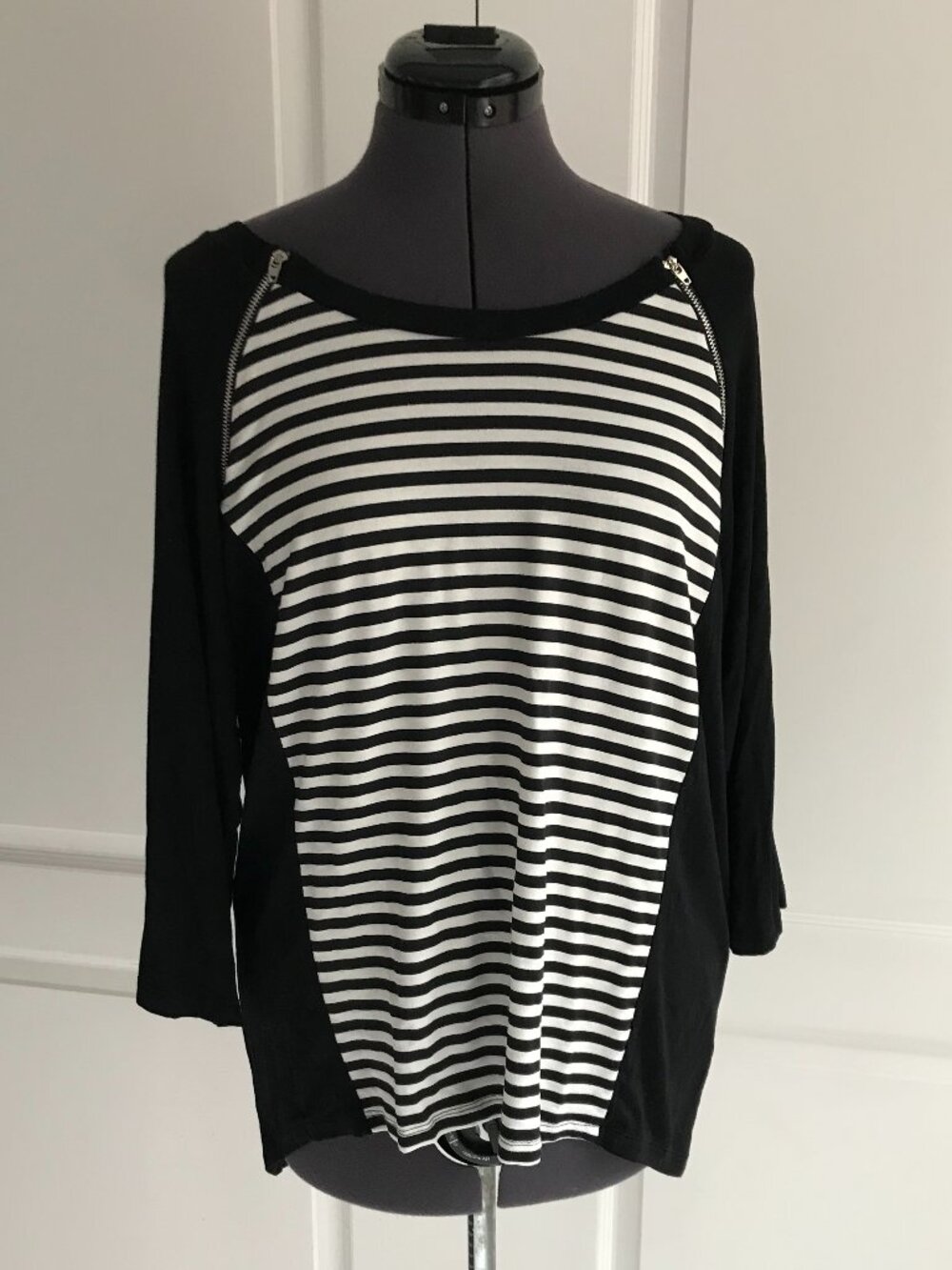 Maria Gabrielle Black/White Striped High Low Hem Shirt with Zip accents, Size XL